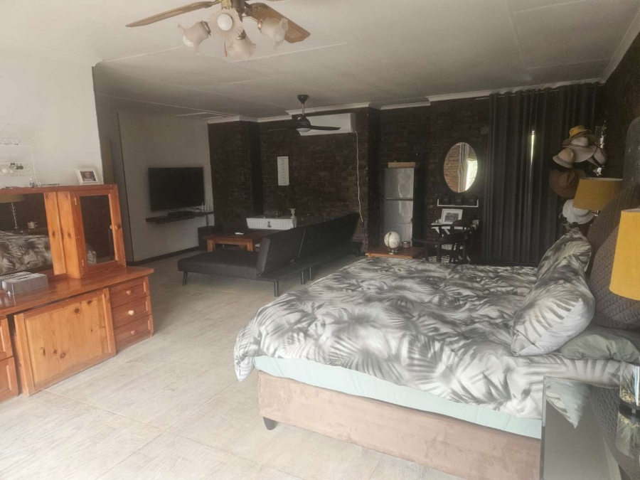 5 Bedroom Property for Sale in Royldene Northern Cape